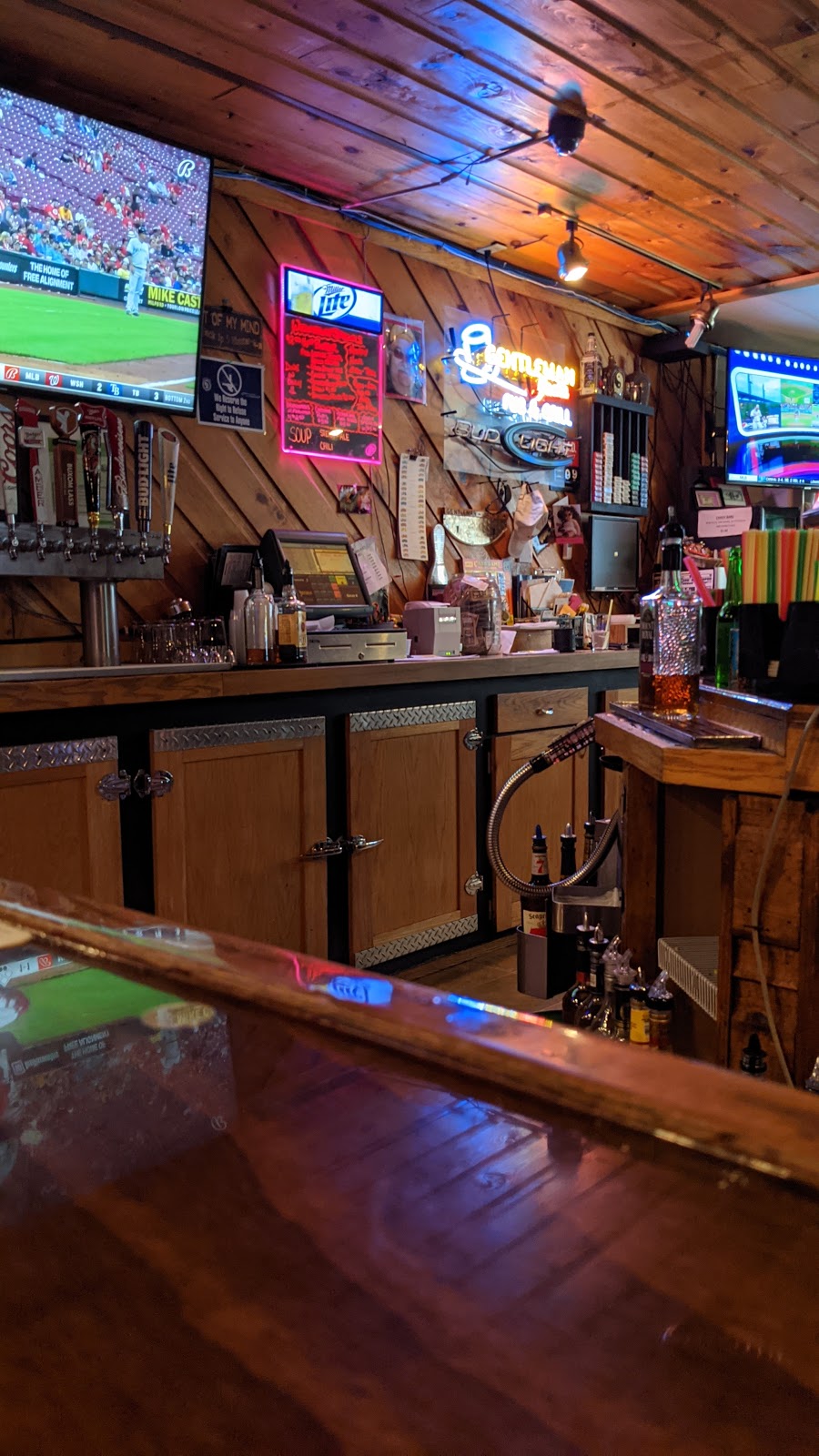 Gentleman Jacks Pub and Grill | restaurant | 431 Grand Ave, Little Chute, WI 54140, USA | 9207880409 OR +1 920-788-0409