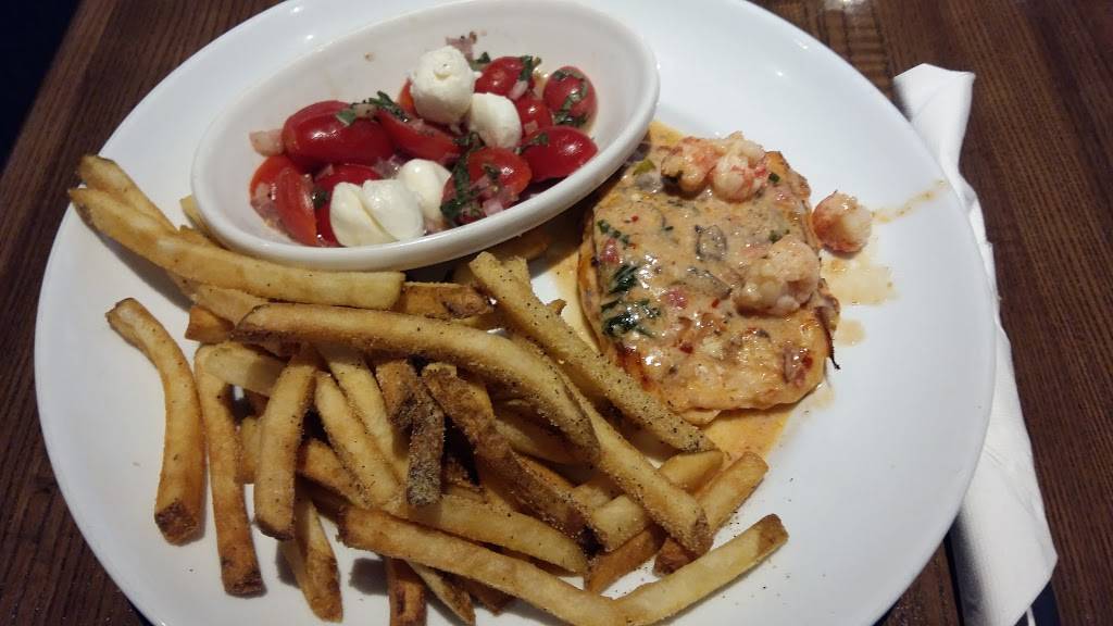 TGI Fridays | restaurant | 11401 NW 12th St, Miami, FL 33172, USA | 3054709885 OR +1 305-470-9885