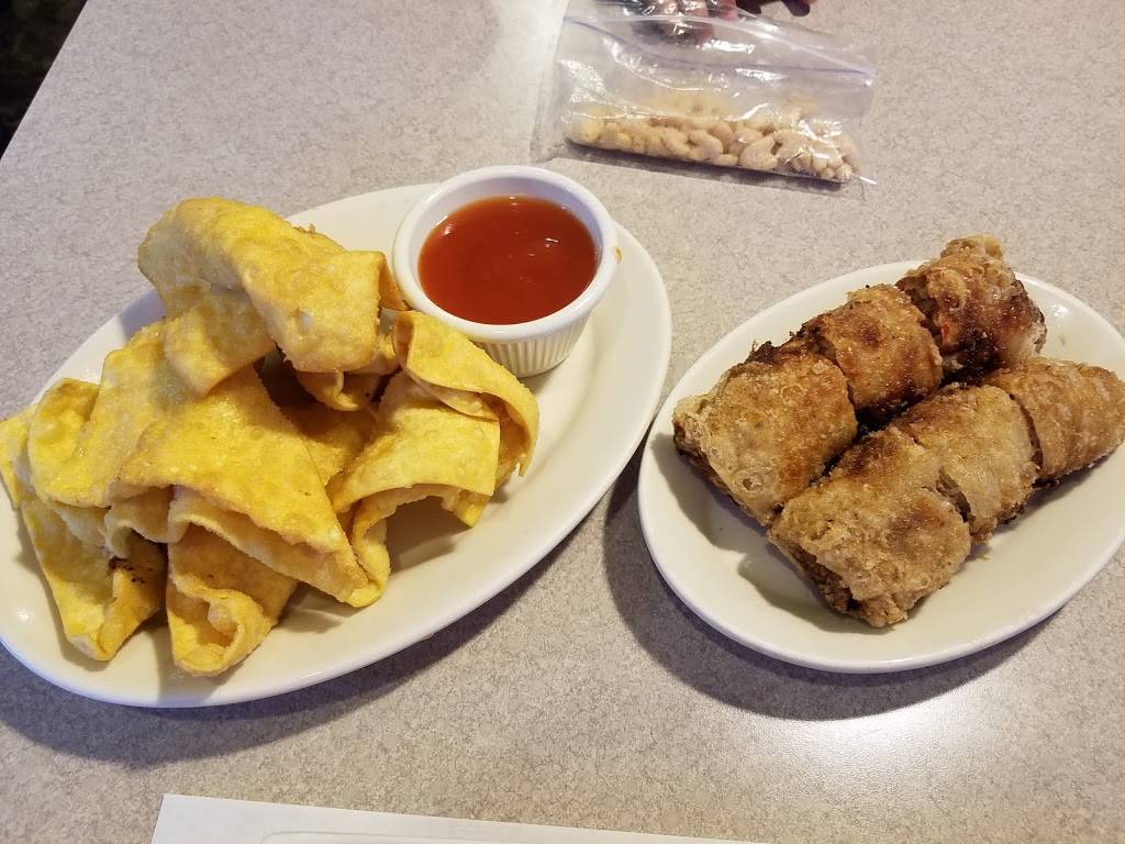 Que Viet Village House | restaurant | 6100 Brooklyn Blvd, Brooklyn Center, MN 55429, USA | 7635600215 OR +1 763-560-0215