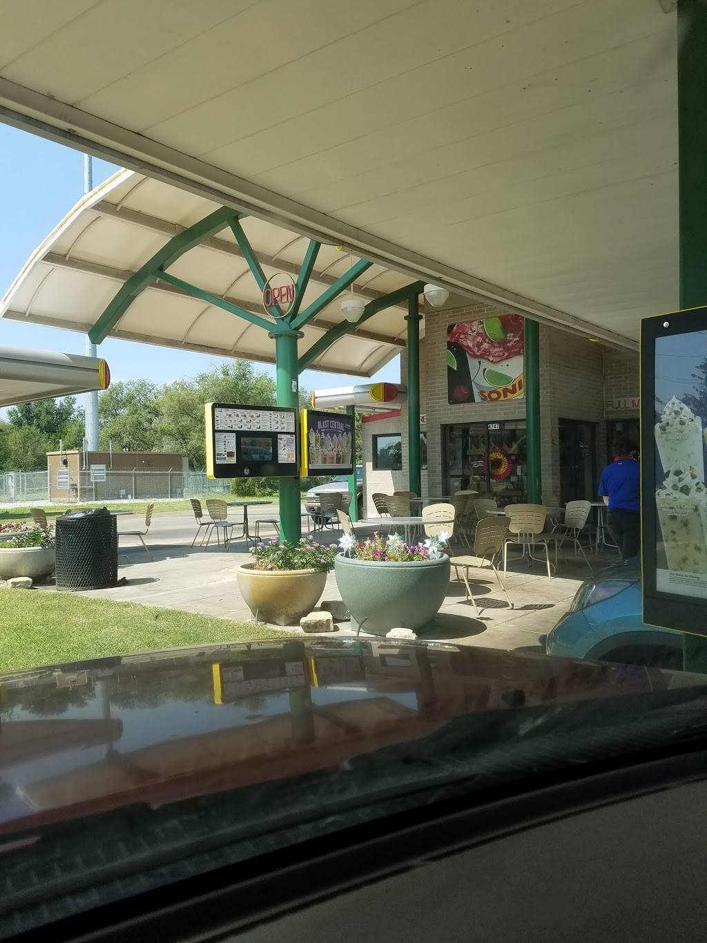 Sonic Drive-In | restaurant | 4747 S Seneca St, Wichita, KS 67217, USA | 3165291701 OR +1 316-529-1701