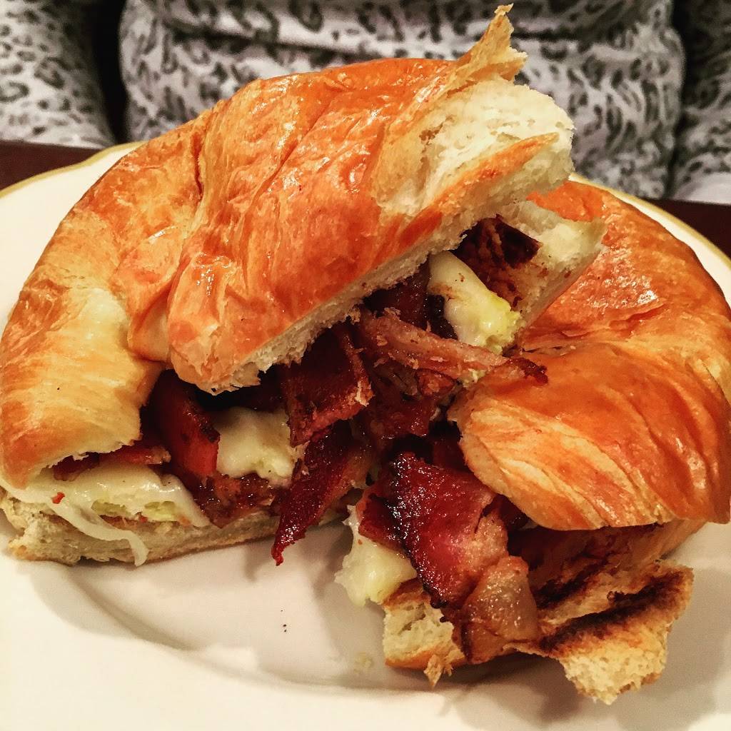 McLean Family Restaurant | restaurant | 1321 Chain Bridge Rd, McLean, VA 22101, USA | 7033569883 OR +1 703-356-9883