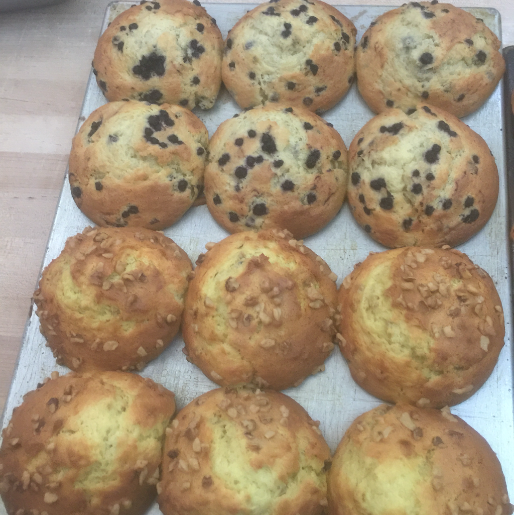 Yum Yum Donuts | bakery | 544 E Charter Way, Stockton, CA 95206, USA | 2099422164 OR +1 209-942-2164