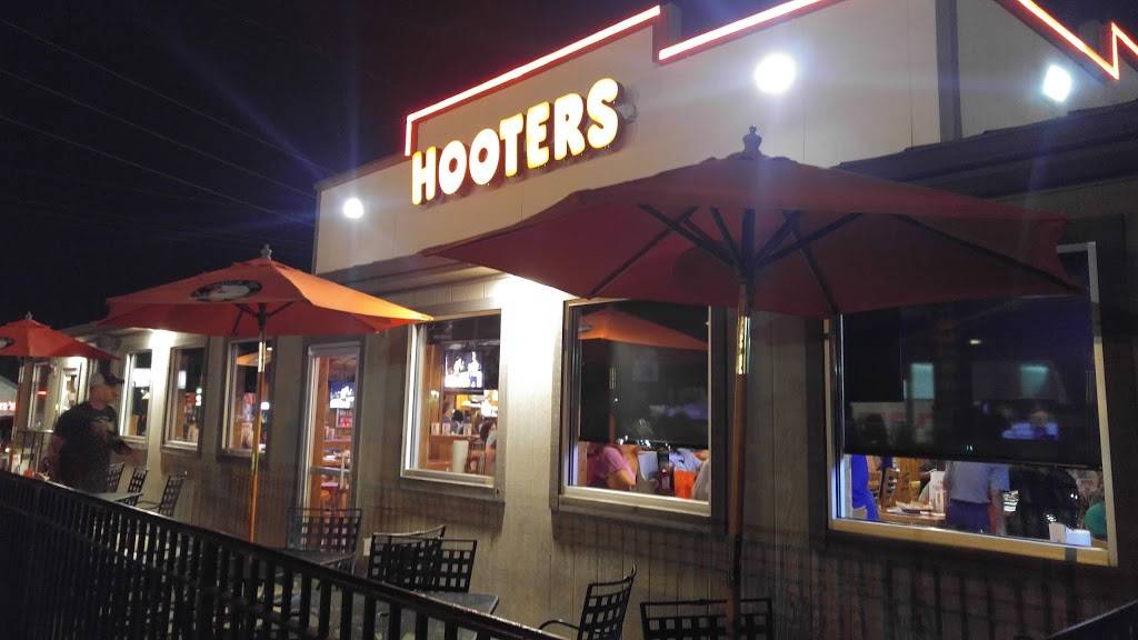 Hooters | meal takeaway | 982 Goodman Rd, Horn Lake, MS 38637, USA | 6623497300 OR +1 662-349-7300