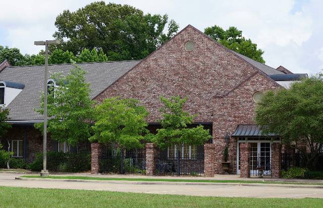 Shapleys Restaurant | restaurant | 868 Centre St, Ridgeland, MS 39157, USA | 6019578000 OR +1 601-957-8000