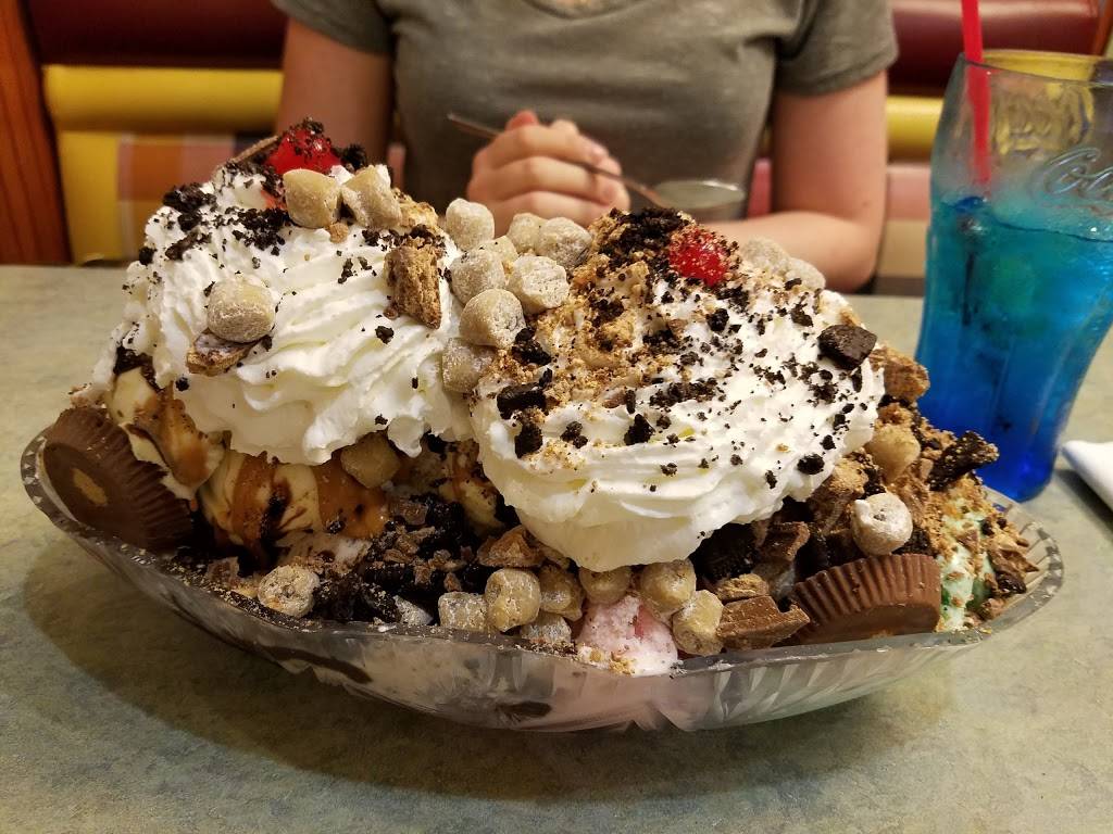 Friendlys | restaurant | 1210 Hooper Ave, Toms River, NJ 08753, USA | 7323498853 OR +1 732-349-8853