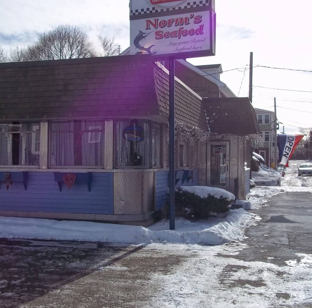 Norms Seafood Restaurant | restaurant | 121 South St, Plainville, MA 02762, USA | 5086953722 OR +1 508-695-3722