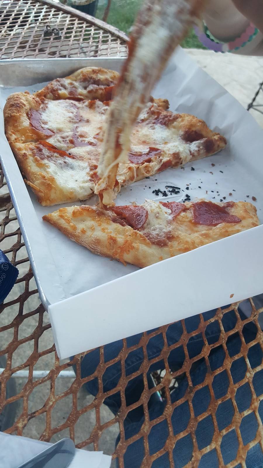 Mulberry St. Pub & Grub | restaurant | 823 Main St, Bandera, TX 78003, USA | 8307969463 OR +1 830-796-9463