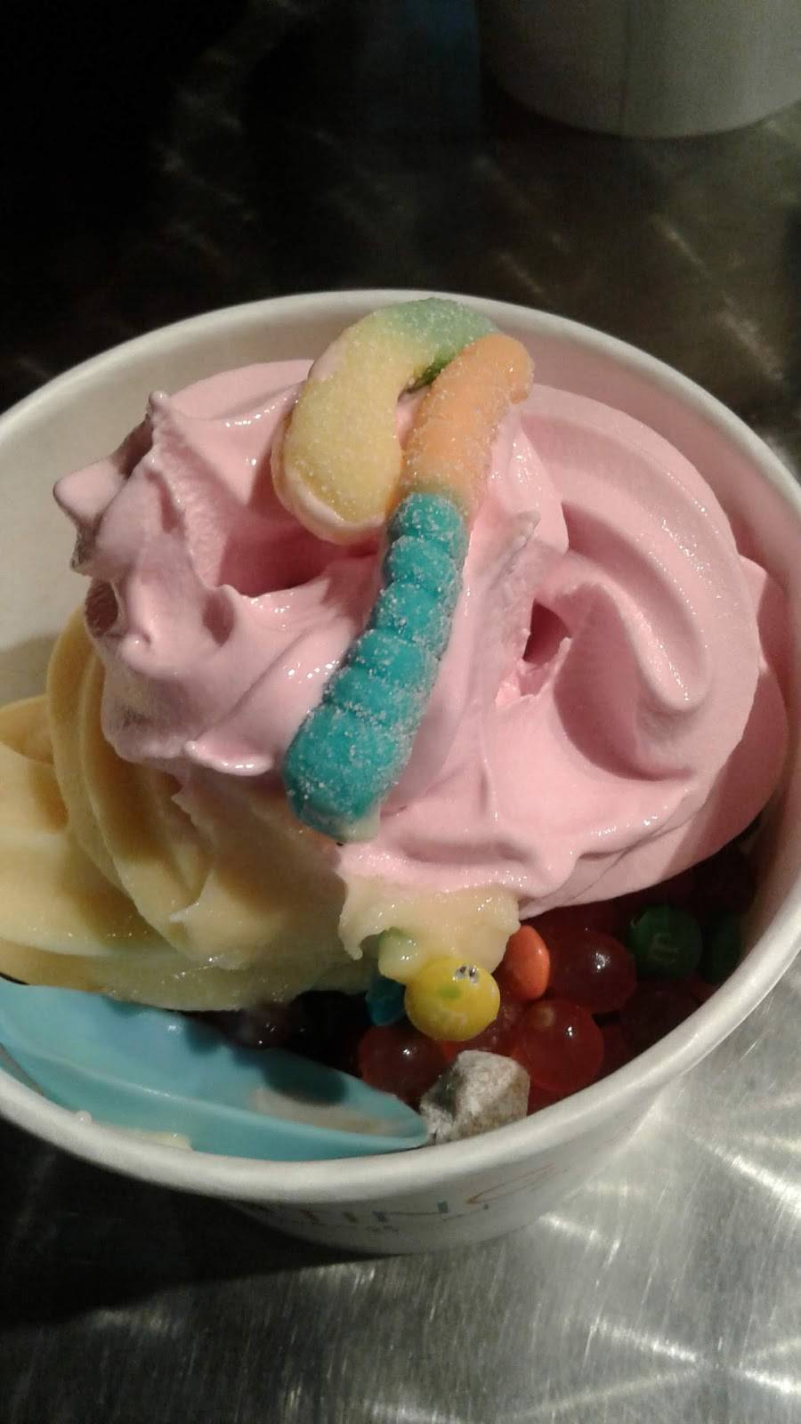 Zoyo Neighborhood Yogurt | restaurant | 5549 E Indian School Rd #103, Phoenix, AZ 85018, USA | 6023341536 OR +1 602-334-1536