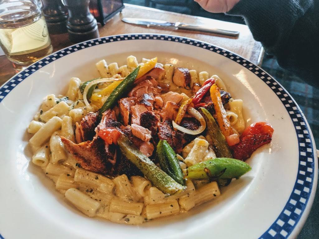 Dukes Seafood | restaurant | 3327 Ruston Way, Tacoma, WA 98402, USA | 2537525444 OR +1 253-752-5444