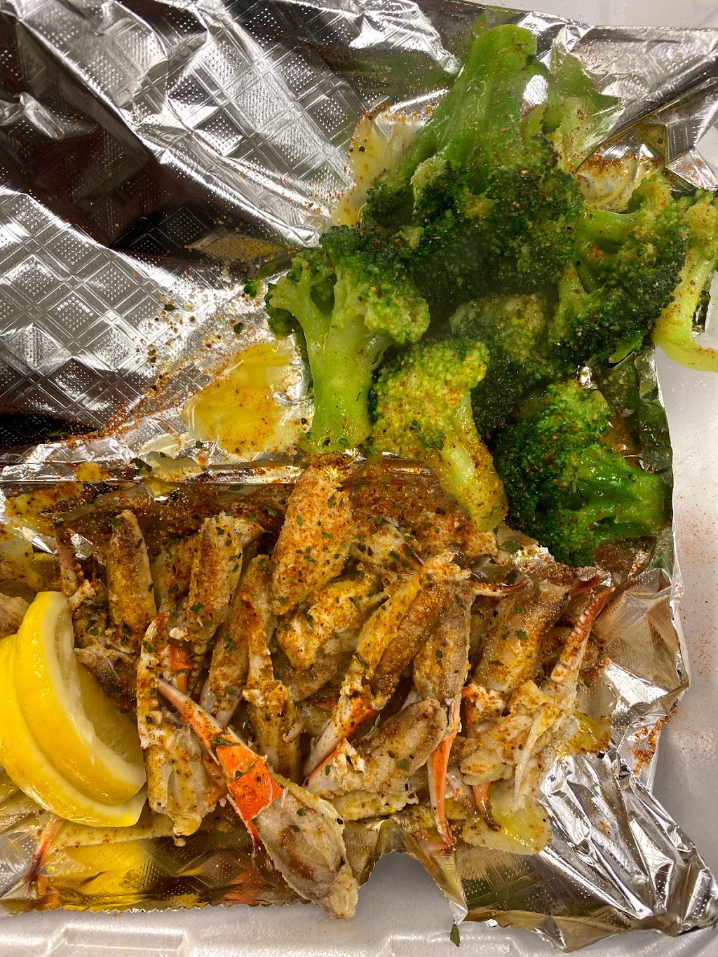 Happy tails seafood | restaurant | 4880 Lakeland Dr, Mobile, AL 36619, USA | 2514089839 OR +1 251-408-9839