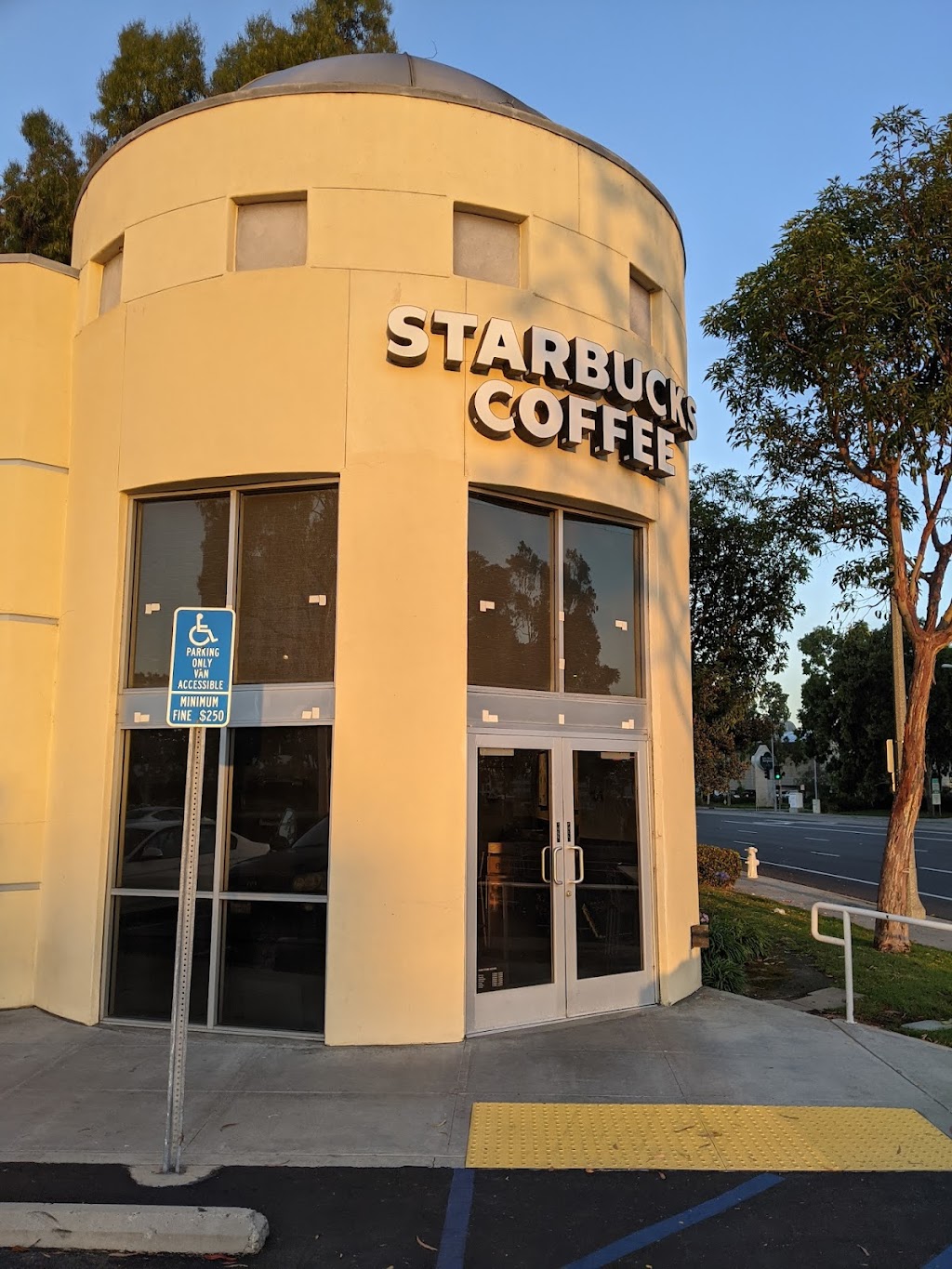 Starbucks | cafe | 4678 Campus Dr, Newport Beach, CA 92660, USA | 9495530629 OR +1 949-553-0629