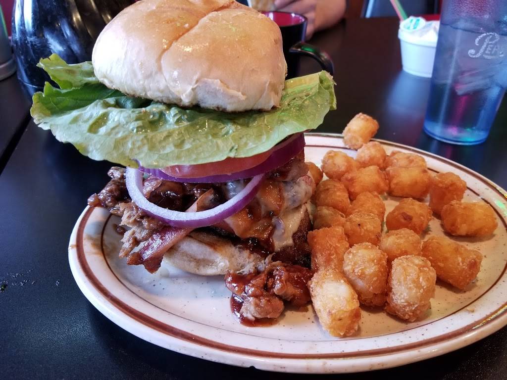 Roosters Barn & Grill | restaurant | 2280 Superior Dr NW, Rochester, MN 55901, USA | 5072268885 OR +1 507-226-8885