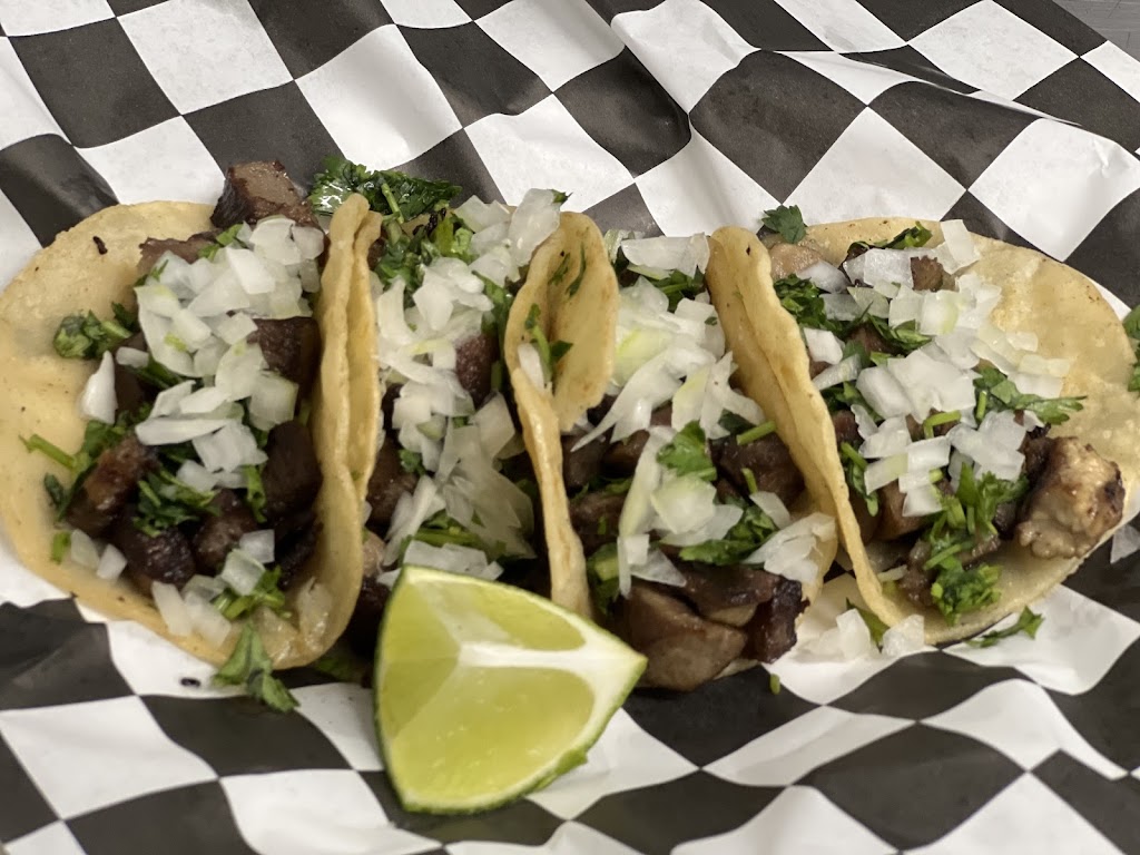 El Fiesta tacos and cantina | restaurant | 2539 W Pawnee St, Wichita, KS 67213, USA | 3163643543 OR +1 316-364-3543
