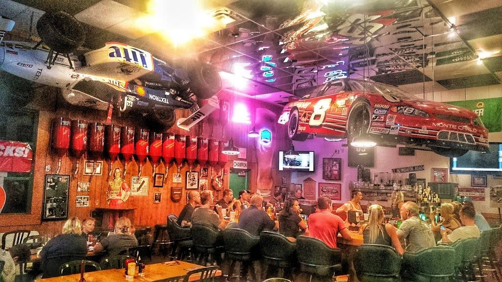 Quaker Steak & Lube | restaurant | 10400 49th St N, Clearwater, FL 33762, USA | 7275729464 OR +1 727-572-9464