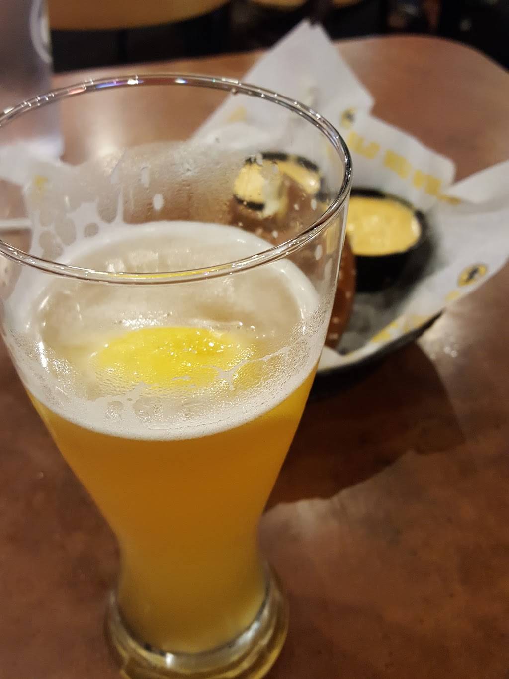 Buffalo Wild Wings | restaurant | 1550 E Wooster St, Bowling Green, OH 43402, USA | 4193532999 OR +1 419-353-2999