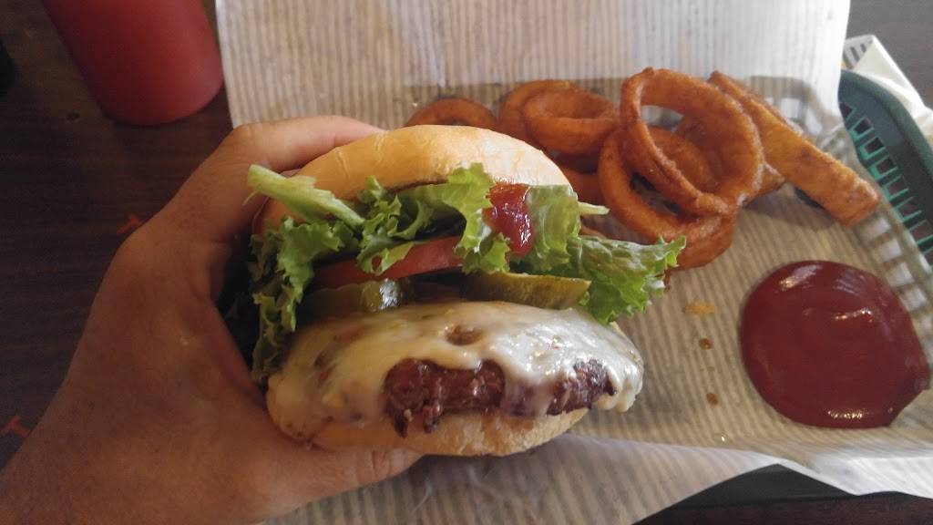 Petersons Corner | restaurant | 26310 CA-49, Nevada City, CA 95959, USA | 5302923747 OR +1 530-292-3747