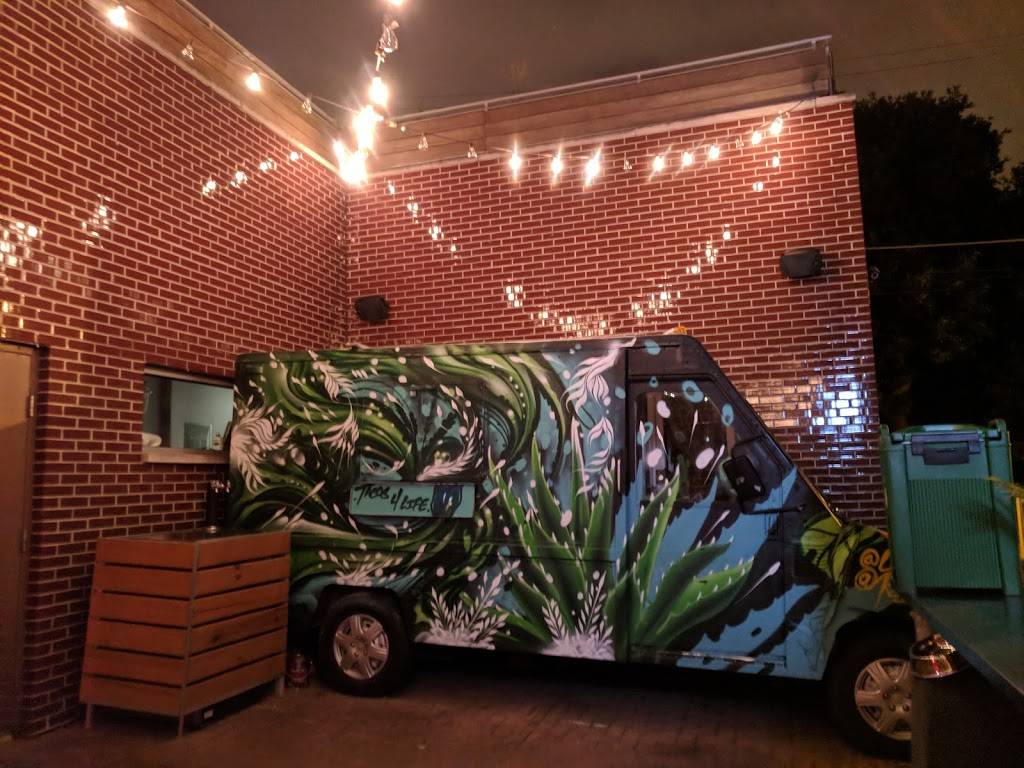 Todos Santos | restaurant | 2456 N California Ave, Chicago, IL 60647, USA | 3128788571 OR +1 312-878-8571