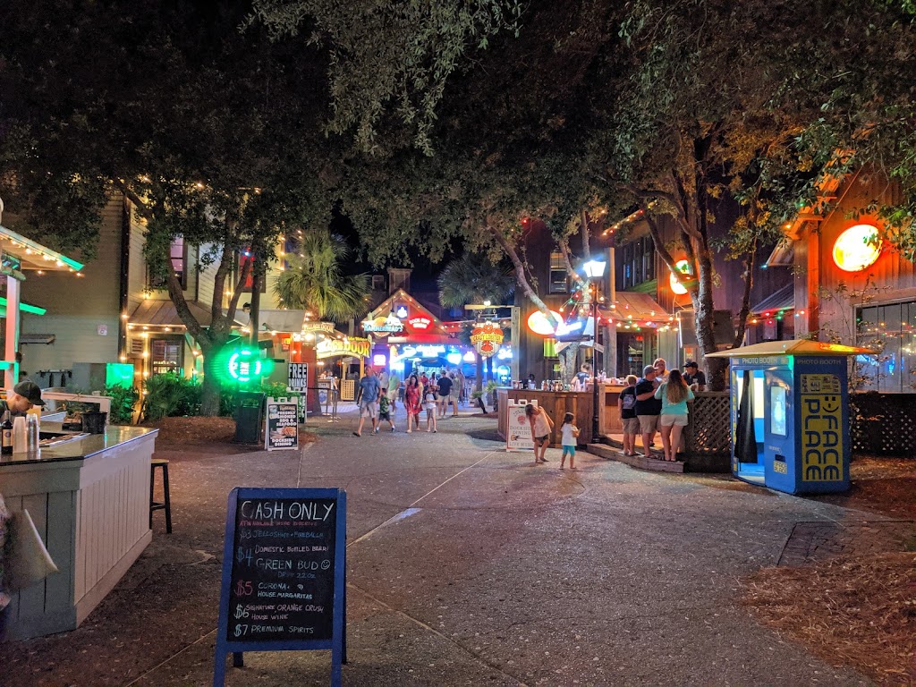 Roberto’s Pizzeria Sports Bar & Grill | restaurant | 110 Cannery Ln, Destin, FL 32550, USA | 8503511998 OR +1 850-351-1998