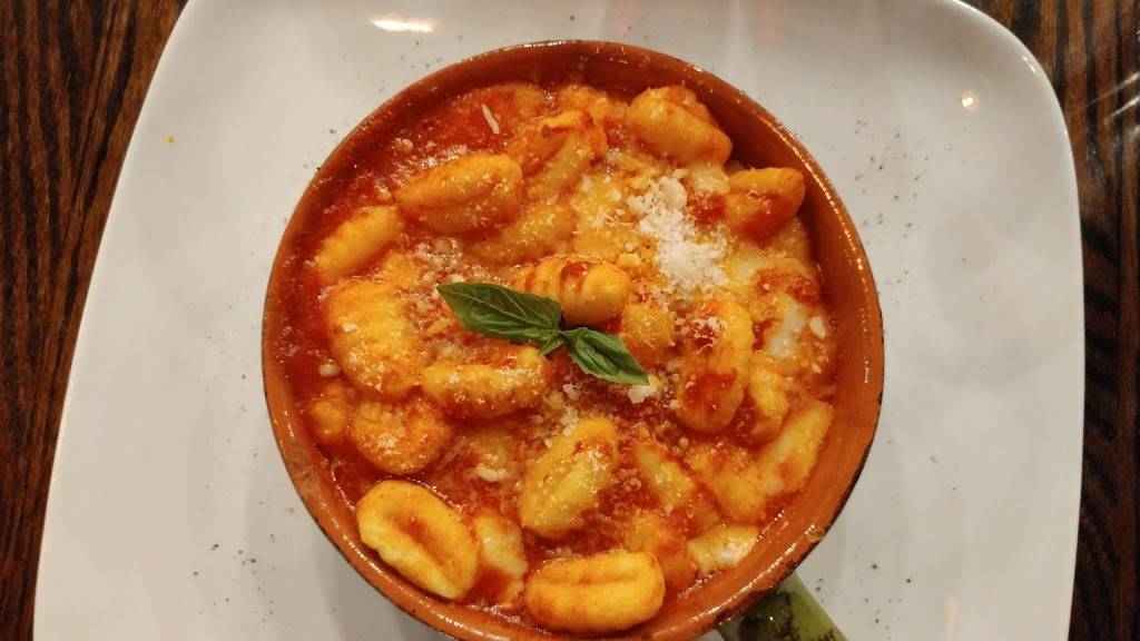 Sapori Napoletani Pizzeria Napoletana Wood burning oven | restaurant | 6050 N Northwest Hwy, Chicago, IL 60631, USA | 7736287894 OR +1 773-628-7894