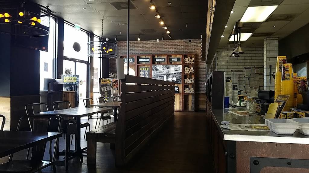 Dickeys Barbecue Pit | restaurant | 19201 Bear Valley Rd, Apple Valley, CA 92308, USA | 7602405556 OR +1 760-240-5556