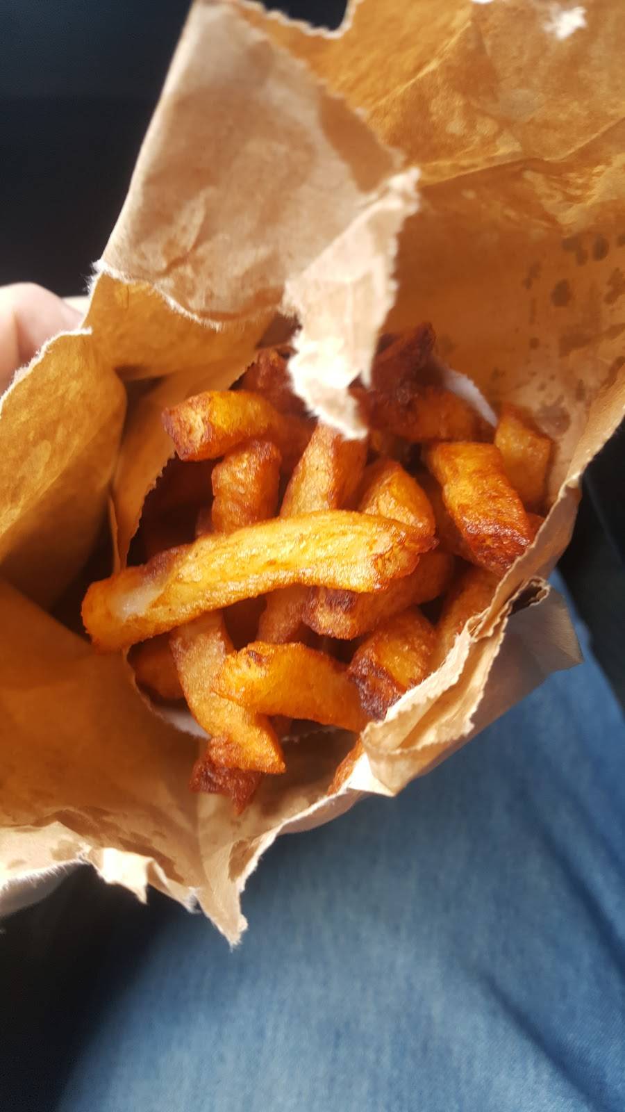 Restaurant Bingo | restaurant | 5561 Rue de Verdun, Verdun, QC H4H 1L2, Canada | 5147685745 OR +1 514-768-5745