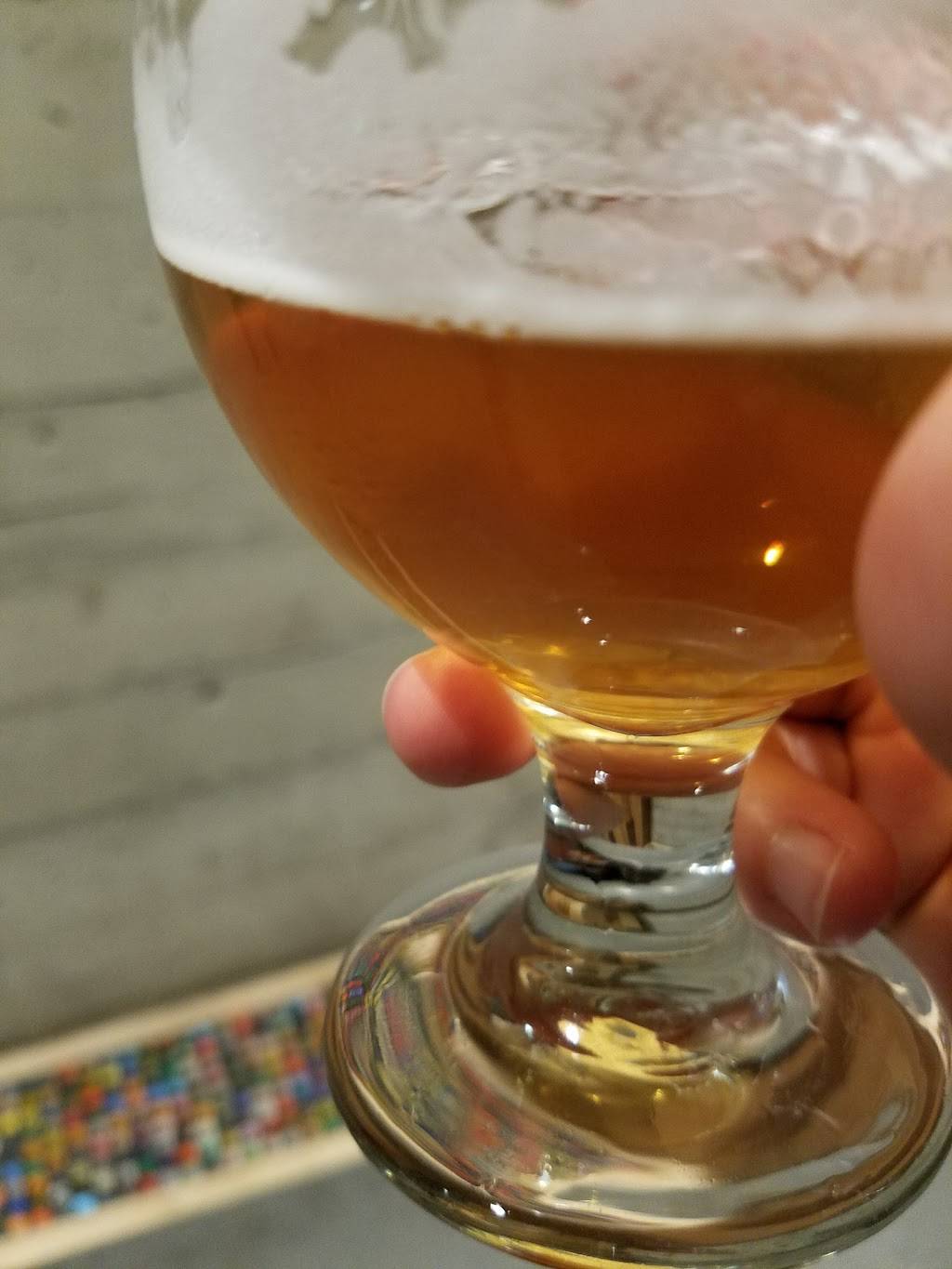 Diving Dog Brewhouse | restaurant | 1802 Telegraph Ave, Oakland, CA 94612, USA | 5103061914 OR +1 510-306-1914