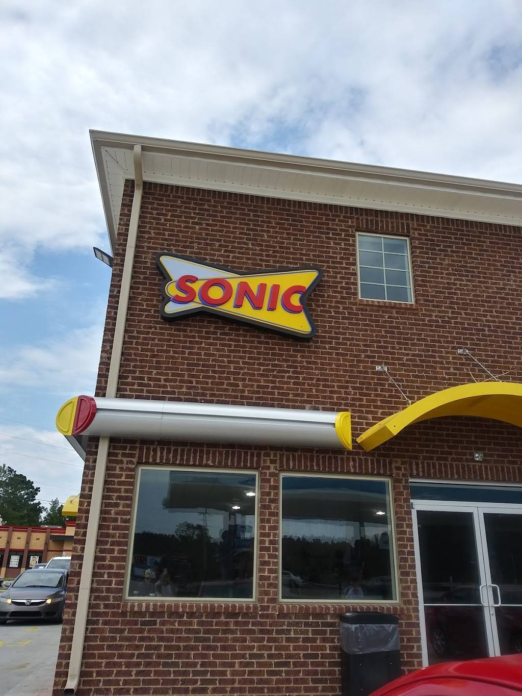 Sonic Drive-In | restaurant | 15 Russell Ave, Warrior, AL 35180, USA | 2055436927 OR +1 205-543-6927