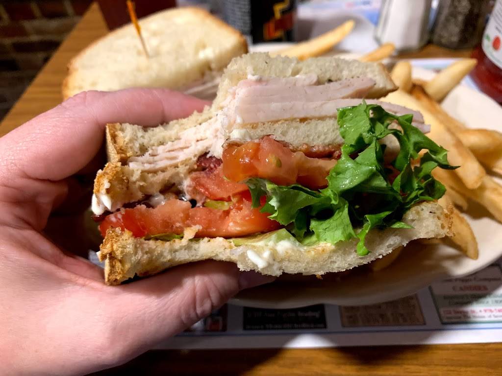 Reds Sandwich Shop | restaurant | 15 Central St, Salem, MA 01970, USA | 9787453527 OR +1 978-745-3527