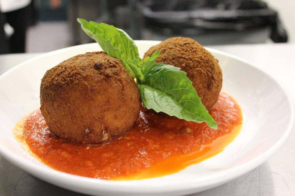 Vic & Olas | restaurant | 20775 N Pima Rd Unit 110, Scottsdale, AZ 85255, USA | 4805132048 OR +1 480-513-2048