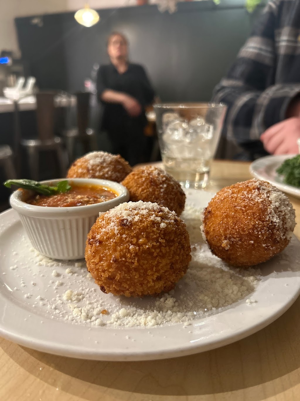 Neighbor | restaurant | 4023 MacArthur Ave, Richmond, VA 23227, USA | 8042063040 OR +1 804-206-3040