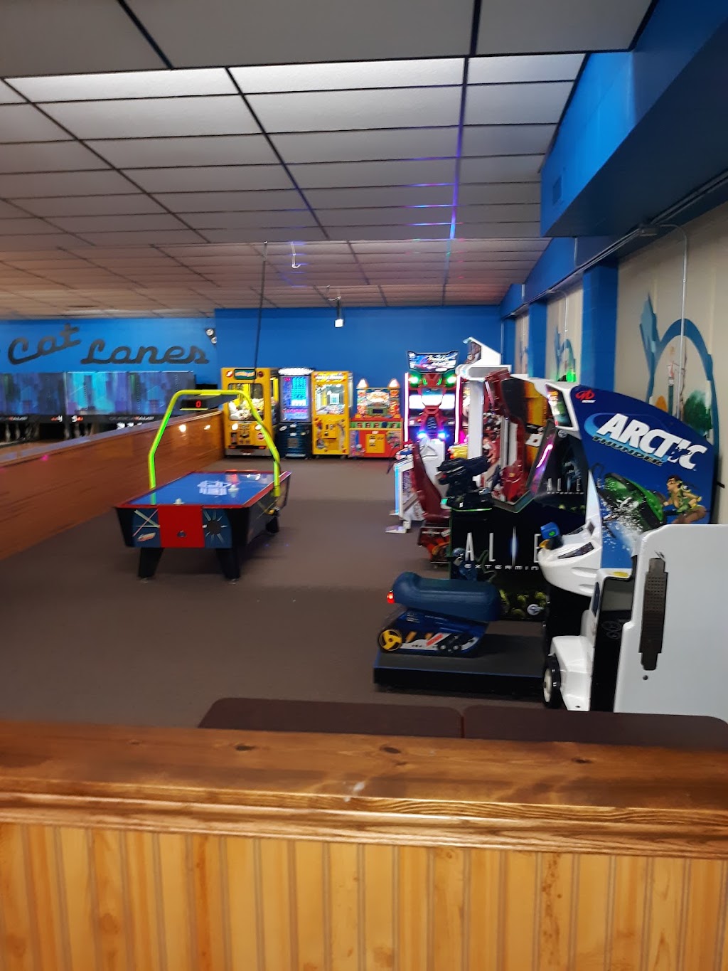 Black Cat Lanes | restaurant | 112 S Arch St, New Carlisle, IN 46552, USA | 5746543111 OR +1 574-654-3111