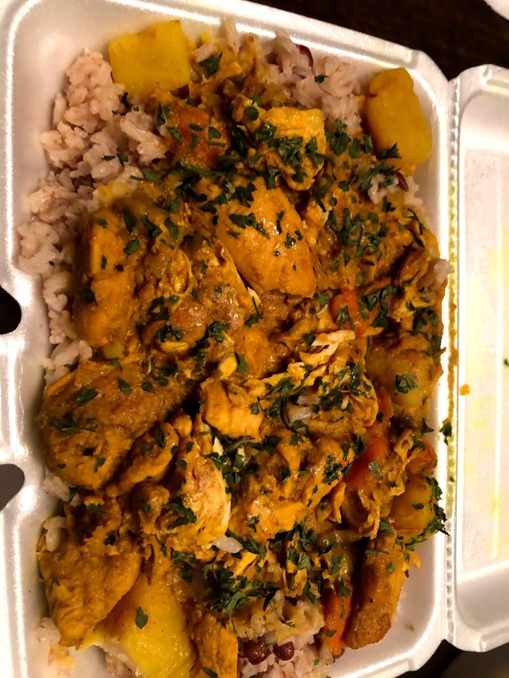 Jerk Hunt | restaurant | 1200 W Main St #21A, Peoria, IL 61606, USA | 3099663325 OR +1 309-966-3325