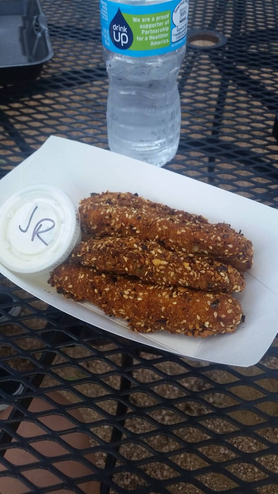 Gueros Backyard | restaurant | 1202 N Austin St, Seguin, TX 78155, USA | 8304334281 OR +1 830-433-4281