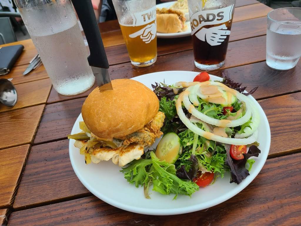 Flipside Burgers & Bar | restaurant | 1 Schooner Ln, Milford, CT 06460, USA | 2032837282 OR +1 203-283-7282