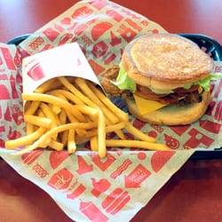 Jack in the Box | restaurant | 1035 Alamo Dr, Vacaville, CA 95687, USA | 7074462645 OR +1 707-446-2645