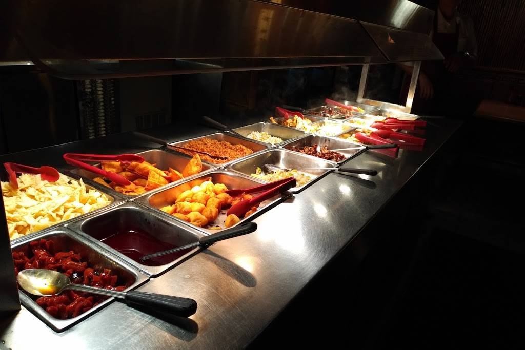 Chows Restaurant | restaurant | 335 Avenue Dorval, Dorval, QC H9S 3H6, Canada | 5146364770 OR +1 514-636-4770