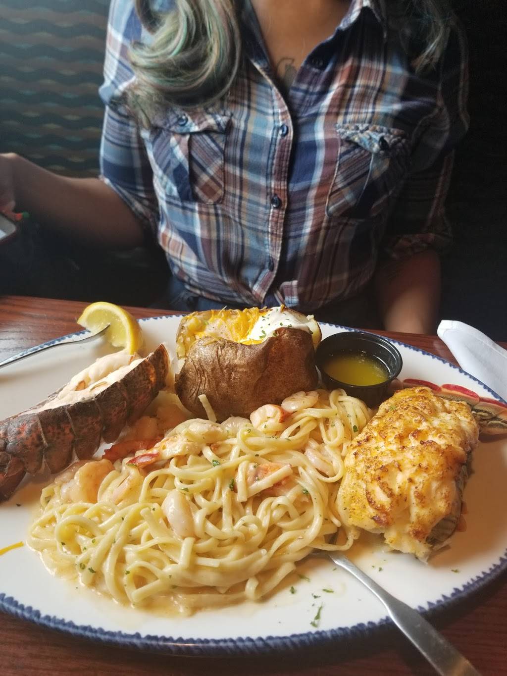 Red Lobster | restaurant | 5051 Auth Way, Camp Springs, MD 20746, USA | 3014233715 OR +1 301-423-3715