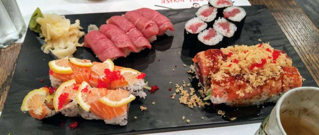 Johnny Roll House | restaurant | 4 Railroad Ave, Montvale, NJ 07645, USA | 2013910550 OR +1 201-391-0550