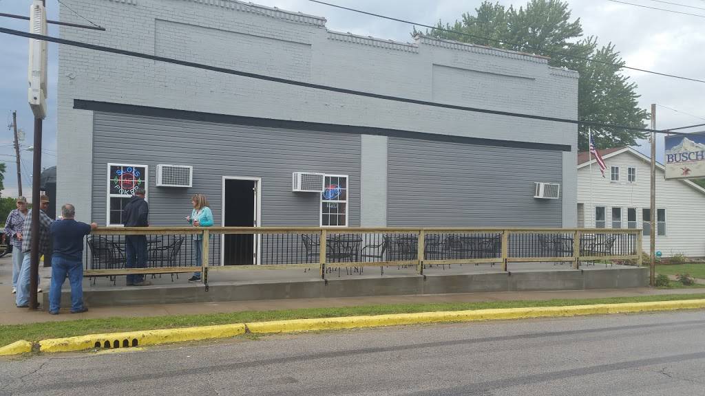 Pour House | restaurant | 111 E Locust St, Fieldon, IL 62031, USA | 6183763374 OR +1 618-376-3374