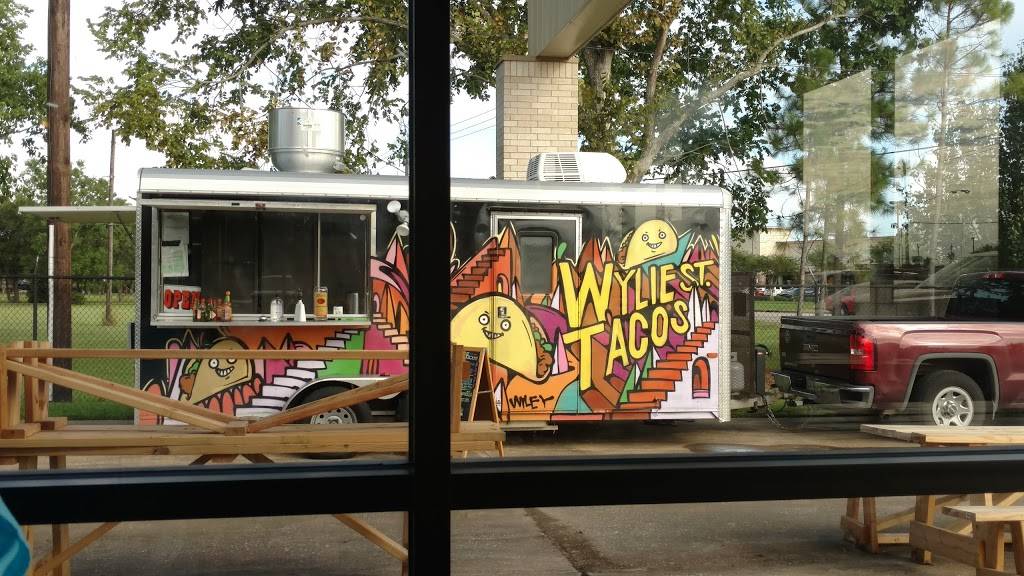 BAKFISH Brewing Company | restaurant | 1231 Broadway St, Pearland, TX 77581, USA | 2819938658 OR +1 281-993-8658