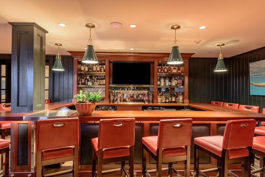 Roxana Bar | restaurant | 131 N Water St, Edgartown, MA 02539, USA | 5086274047 OR +1 508-627-4047