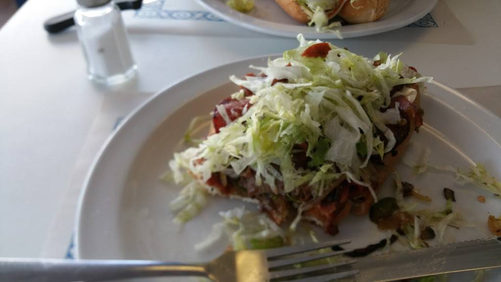 Chez Pierrot Le Roi du Sous-marin | restaurant | 450 Boulevard des Seigneurs, Terrebonne, QC J6W 1T3, Canada | 4504717452 OR +1 450-471-7452