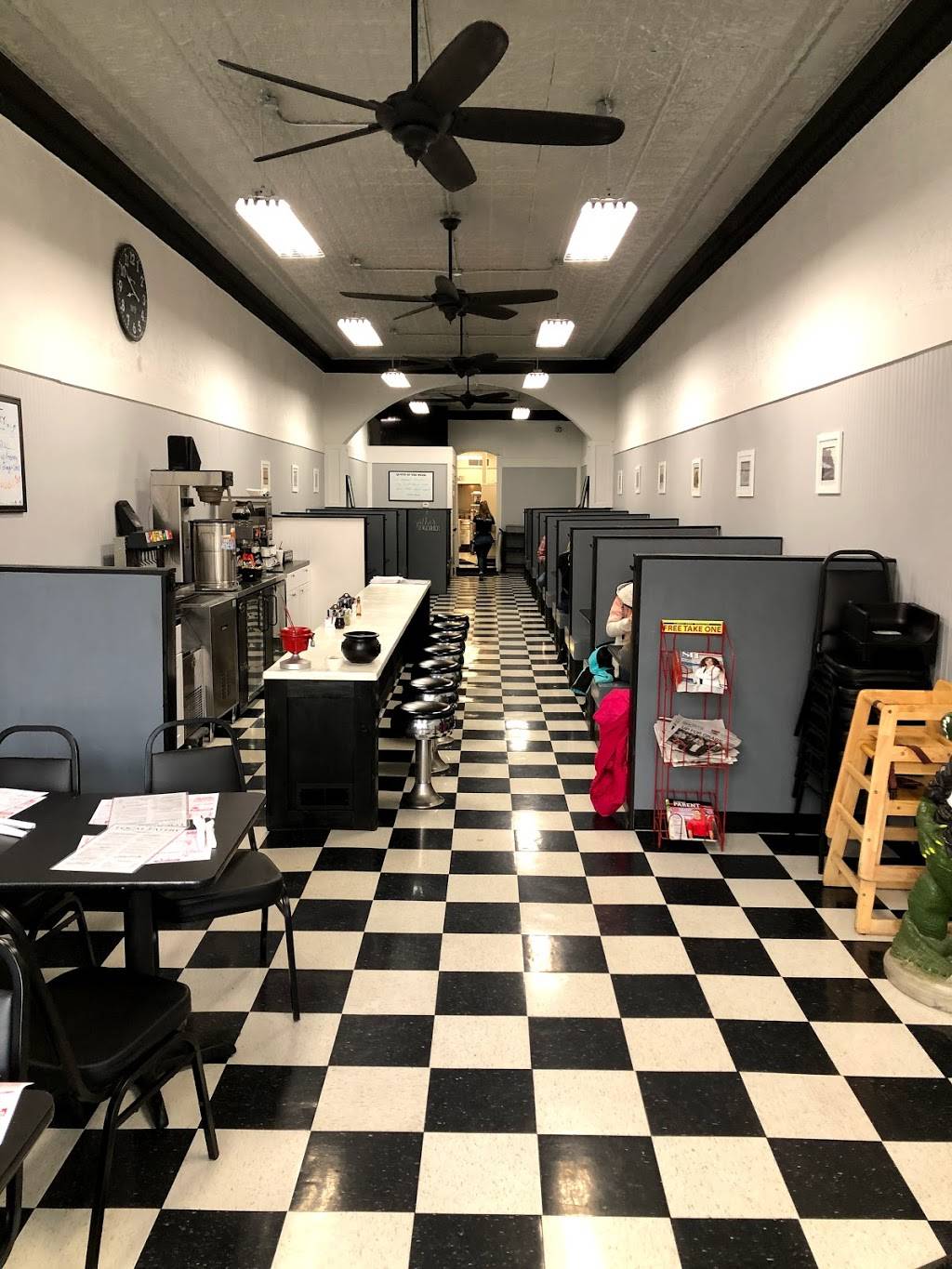 The Local Eatery | restaurant | 38 N Howell St, Hillsdale, MI 49242, USA | 5176105650 OR +1 517-610-5650