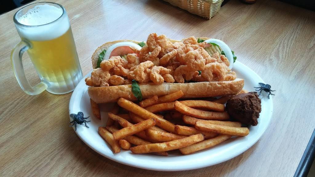 Blow fly inn | restaurant | 1201 Washington Ave, Gulfport, MS 39507, USA | 2282658225 OR +1 228-265-8225