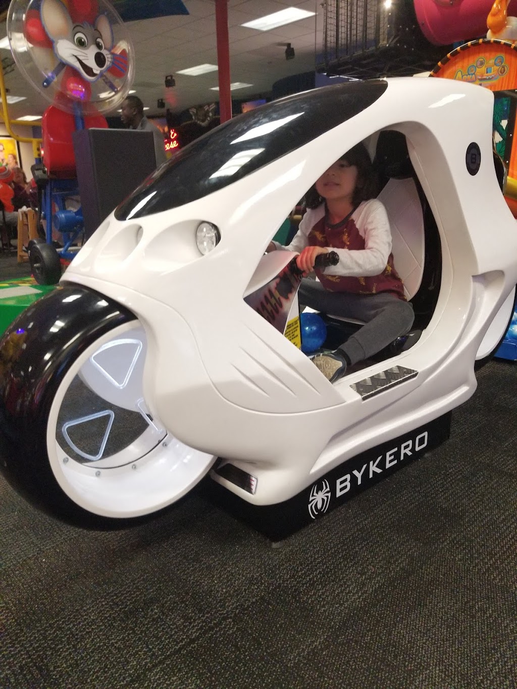 Chuck E. Cheese | restaurant | 225 N 76th St, Omaha, NE 68114, USA | 4023916331 OR +1 402-391-6331