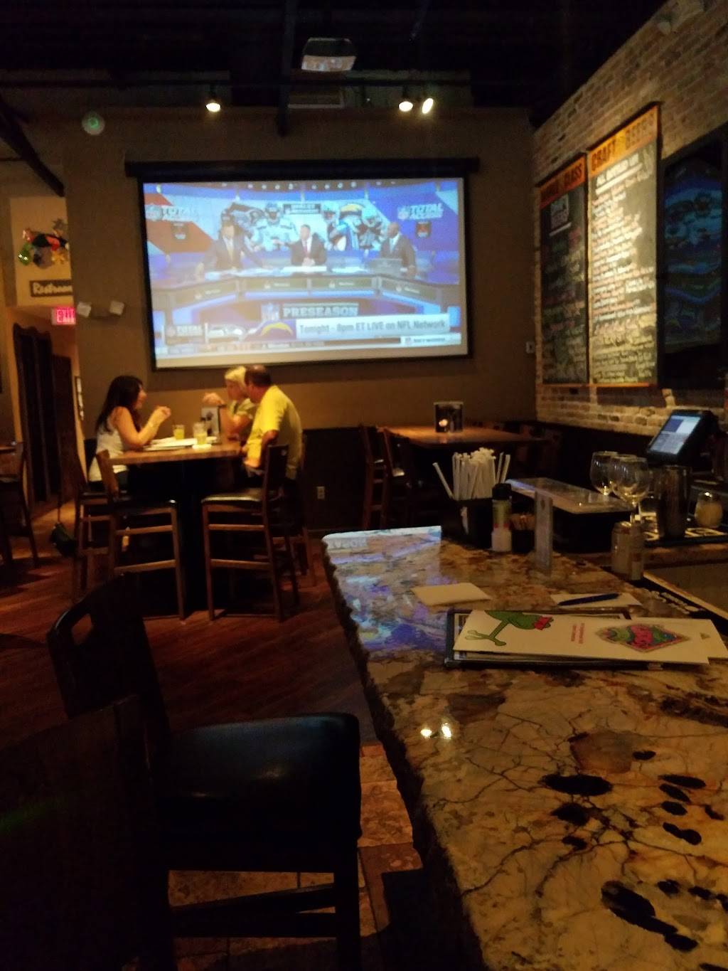 Gecko’s Grill & Pub | meal takeaway | 1900 Hillview St, Sarasota, FL 34239, USA | 9419532929 OR +1 941-953-2929