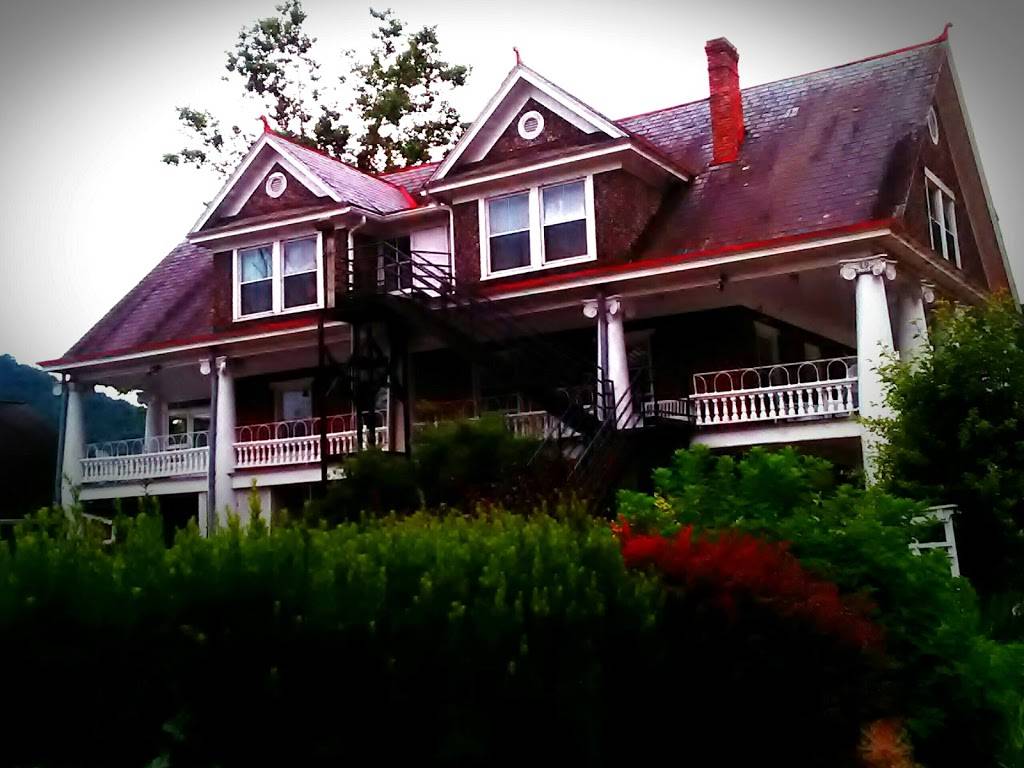 Glen Ferris Inn | restaurant | 9022 Midland Trail, Route 60, Glen Ferris, WV 25090, USA | 3046321111 OR +1 304-632-1111