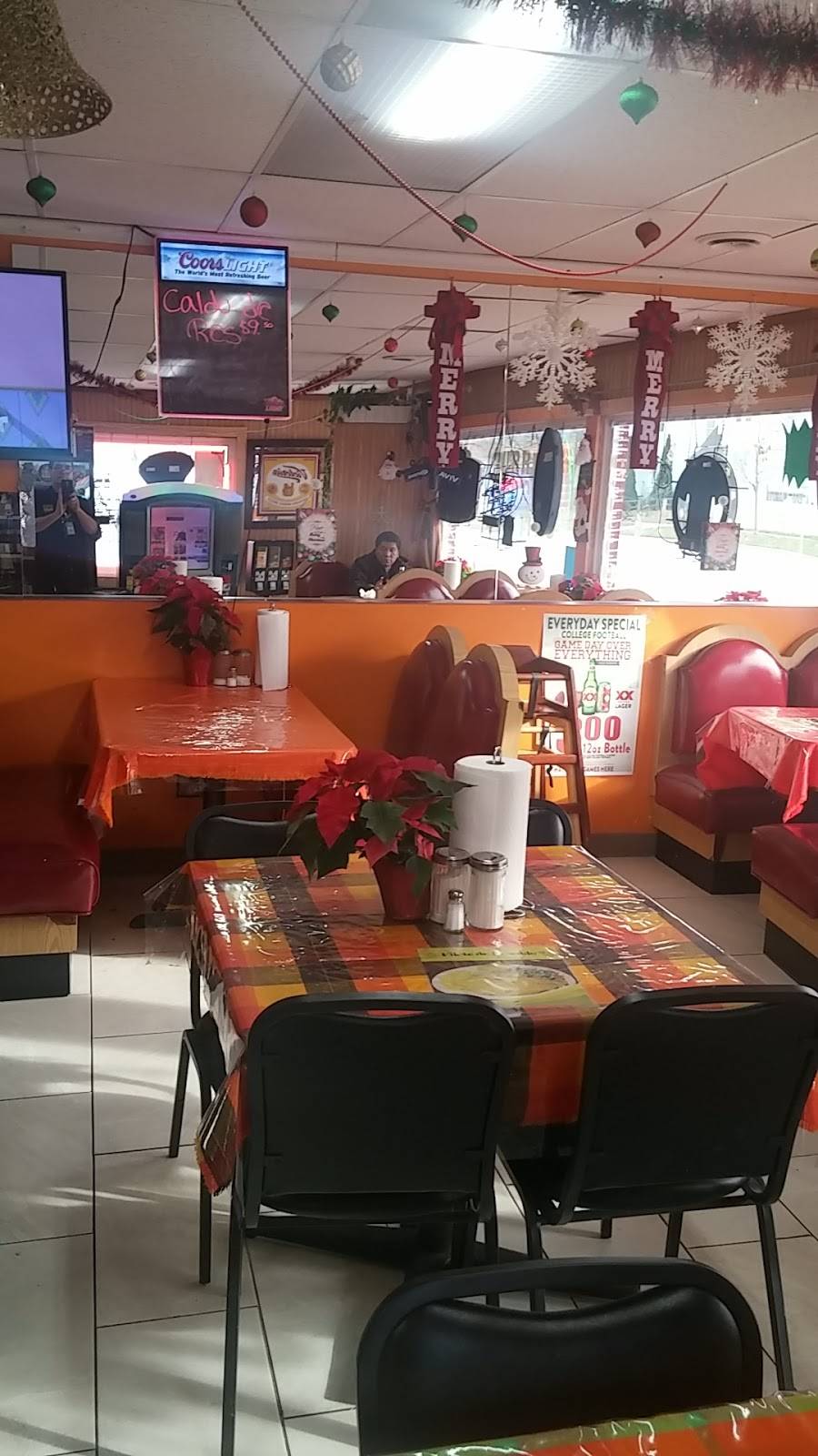 El Caporal | restaurant | 622 Washington St, Waukegan, IL 60085, USA | 8473369329 OR +1 847-336-9329