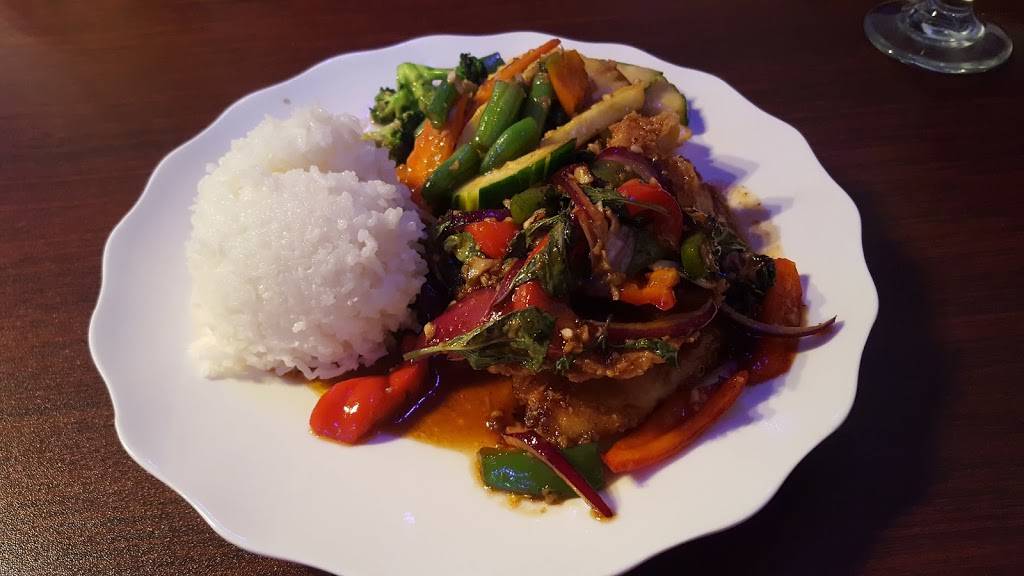 Thai Lucky | restaurant | 711 S Pine St, San Antonio, TX 78203, USA | 2107749650 OR +1 210-774-9650