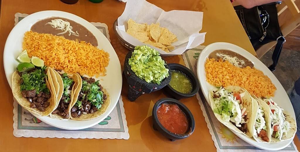 El Burrito Jarocho | restaurant | 1232, 557 Milwaukee Ave, Burlington, WI 53105, USA | 2627671172 OR +1 262-767-1172